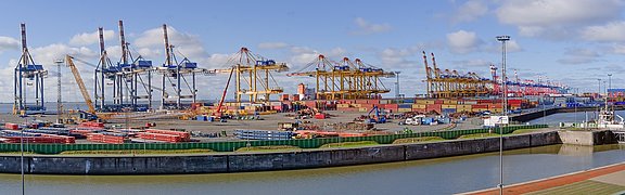 container-terminal-3778461_1280.jpg 